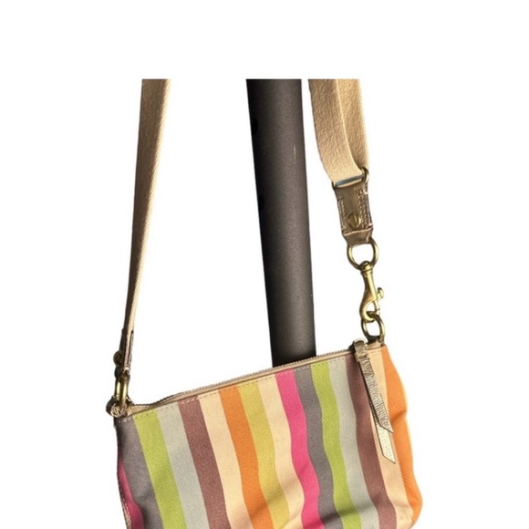 Adorable Coach crossbody bag with beautiful sequined colors - Picture 4 of 6